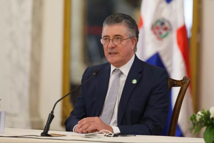 Yeni Berenice nombra a Roberto Santana como director de Servicios Penitenciarios y Correccionales