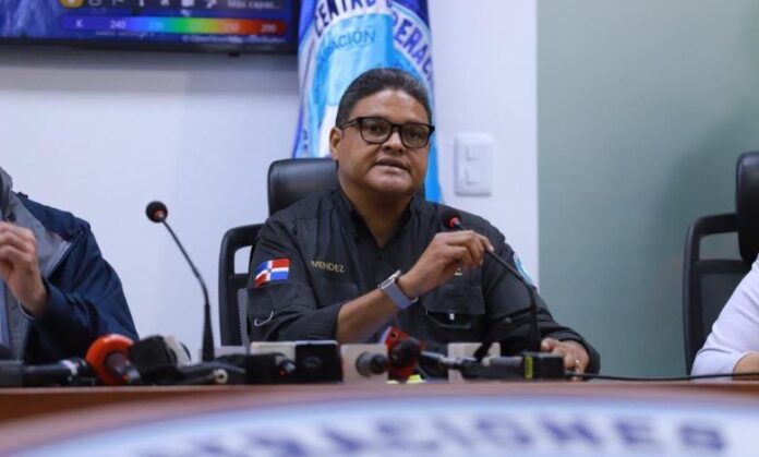 Gobierno evalúa suspensión de clases y labores ante posible impacto de onda tropical