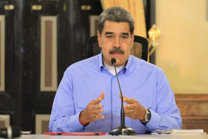 Maduro advierte: «Si los gringos atacan, responderemos»