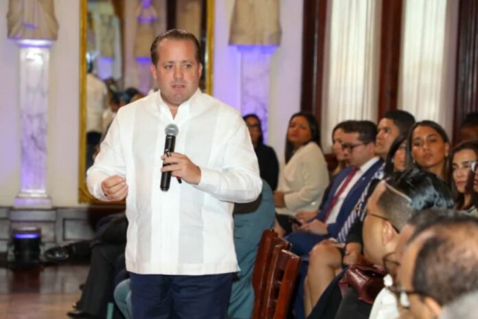 Paliza defiende el proyecto del monorriel de Santiago tras críticas de la Fuerza del Pueblo