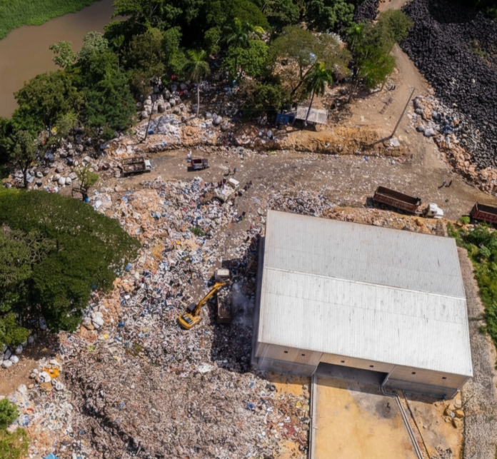 Estaciones de residuos en Santo Domingo Este continúan operando pese a órdenes de cierre
