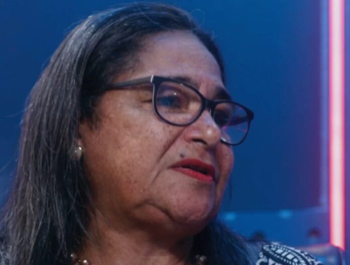 Va a reclamar sus prestaciones al CEA y un tal Caracortada le grita prostituta