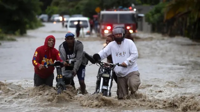 Aguaceros Las precipitaciones serán a causa de una vaguada pre-frontal, asociada a un sistema frontal.