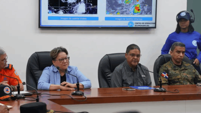 COE permite apertura de comercios pese a alerta roja por Huracán Melissa