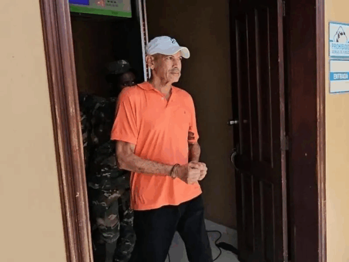 Varían prisión preventiva por arresto domiciliario a hombre acusado de asesinar a su hermano por herencia en Samaná