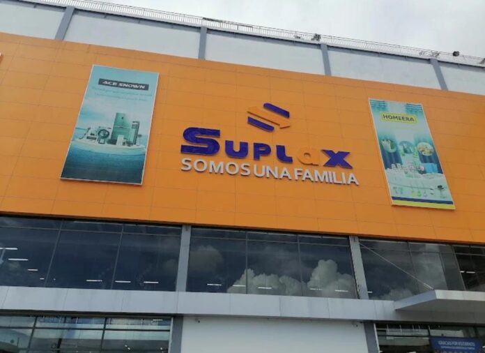 Comerciantes chinos confían en reabrir sus tiendas tras reunión con autoridades este lunes