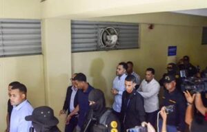 Imponen prisión preventiva a cuatro agentes y medidas menos severas a otros siete por presunta implicación en muertes durante operativo en Santiago