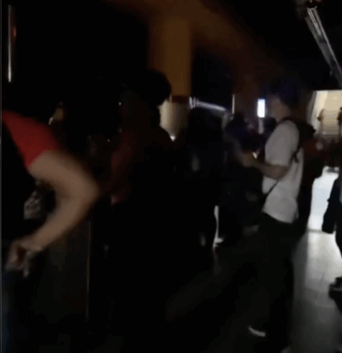 Pasajeros quedan varados por apagón en la Línea 2 del Metro de Santo Domingo