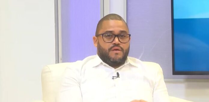 Exregidor de Boca Chica detenido junto a 14 personas durante operativo vinculado a presunto caso de drogas