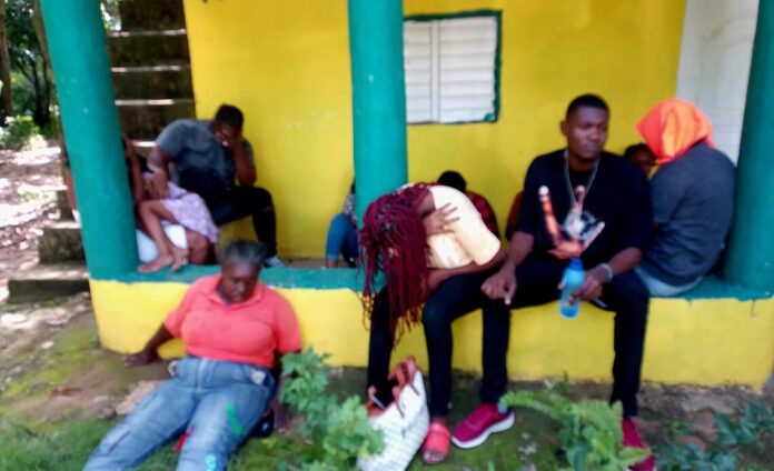 Ejército detiene vehículo con 14 haitianos indocumentados tras persecución que terminó en accidente en Dajabón