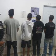 Policía detiene sospechosos y recupera motocicletas robadas en SDN