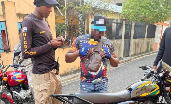 Migración detiene a 851 haitianos y deporta a 893 durante operativos de interdicción