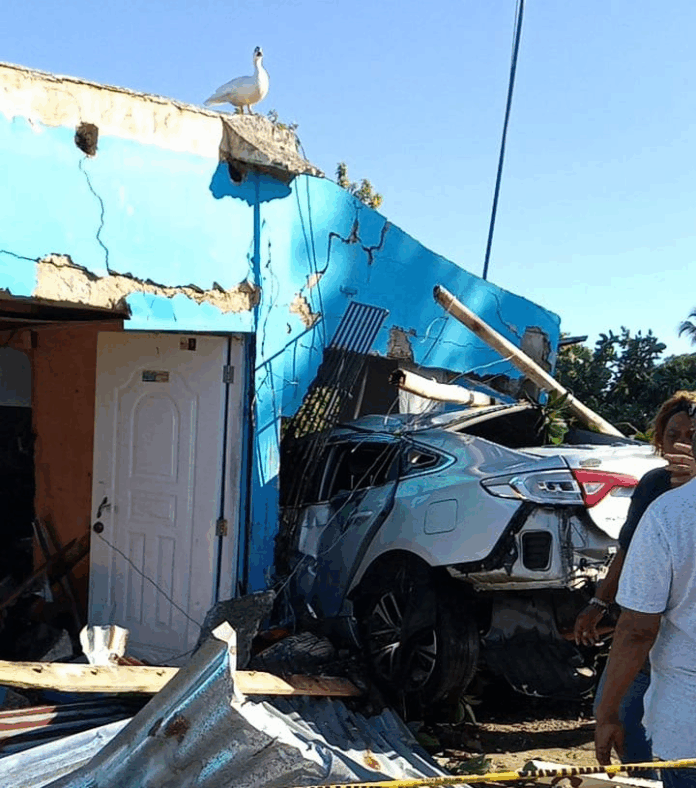 Explosión deja dos heridos y casas destruidas en Consuelo