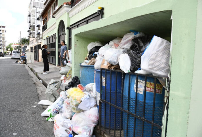 Crisis de recolección de basura en Mirador Norte; vecinos denuncian abandono y mal olor
