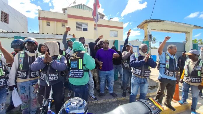 Motoconchistas de Juan Dolio y Guayacanes rechazan instalación de nueva ruta de guaguas