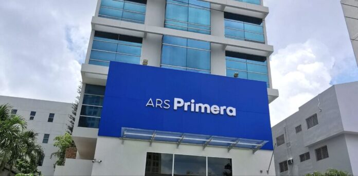 Periodista denuncia falta de respuesta de ARS Primera ante emergencia de un familiar