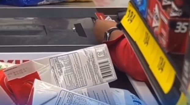 Azua Trasciende denuncia presunto uso irregular de bonos gubernamentales en supermercado de Azua