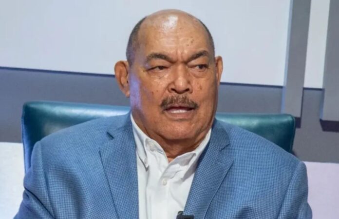 Alburquerque a Santiago Hazim: «Su esclerosis… se le desarrolló por la inmensa traición de matar gente robando en SeNaSa»