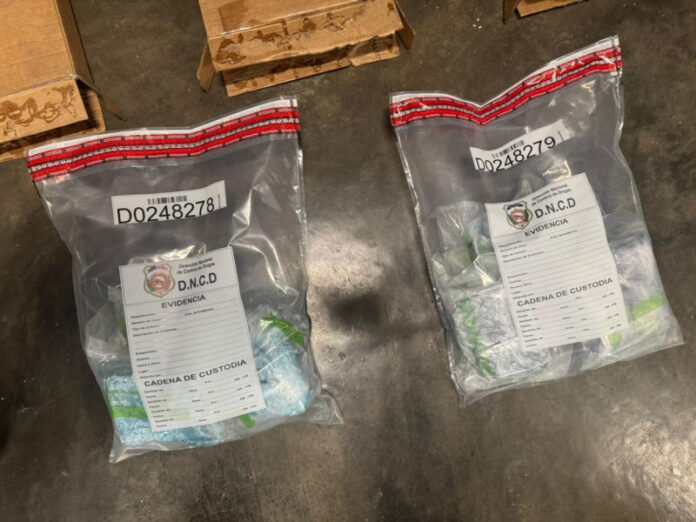 DNCD incauta ocho paquetes de presunta cocaína en el AILA con destino a Madrid