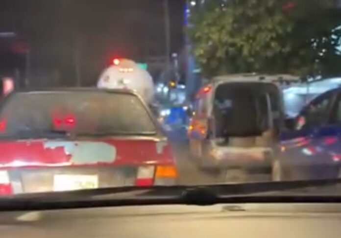 Denuncia ciudadana por camión de gas que obstruyó carril en la avenida Venezuela