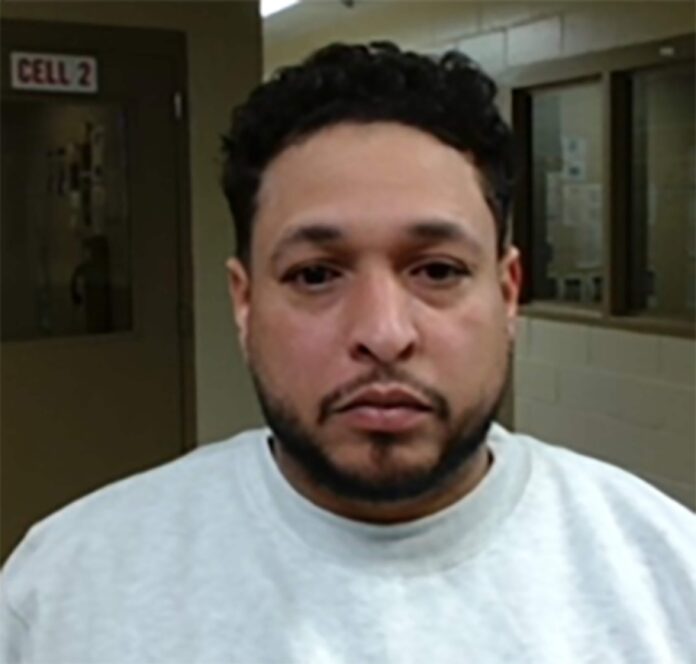 El ICE arresta a dominicano indocumentado acusado de vender cocaína en una barbería en Virginia