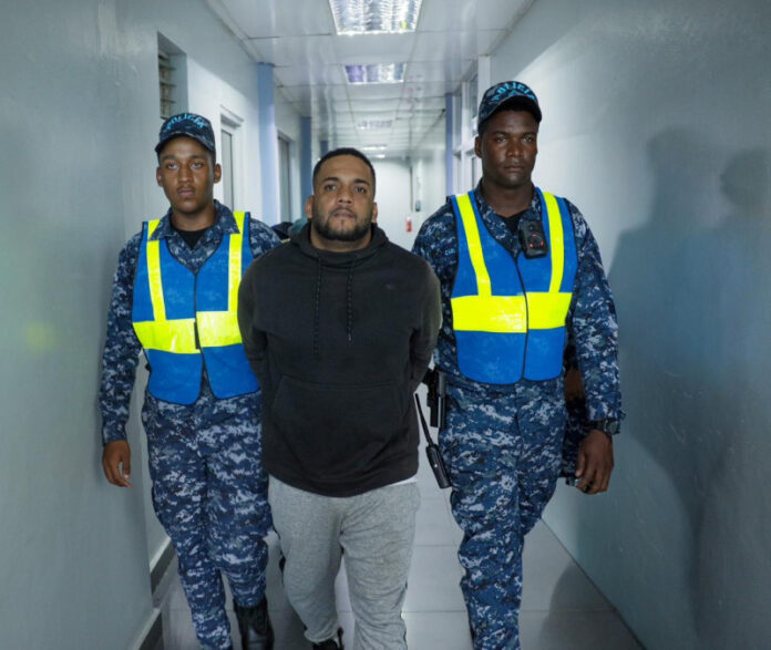 Se entrega uno de los presuntos implicados en atentado contra funcionaria del CCR Rafey en Santiago