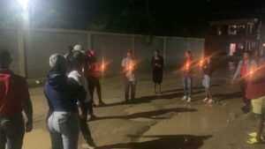 Junta de Vecinos del Golfo de Santa Fe realiza encendido de velas en reclamo por el deterioro de sus calles