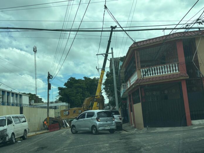 Polvo y ruido permanente por construcción del teleférico afecta enseñanza en colegio de Herrera