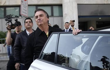 Bolsonaro regresa a celda de la Policía Federal tras recibir alta médica en Brasilia
