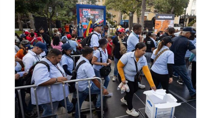 Chavistas recolectan cartas para exigir liberación de Nicolás Maduro y Cilia Flores