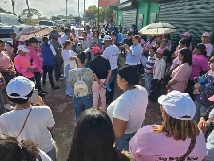 Familiares de Brianna Genao marchan en Navarrete al cumplirse 18 días de su desaparición