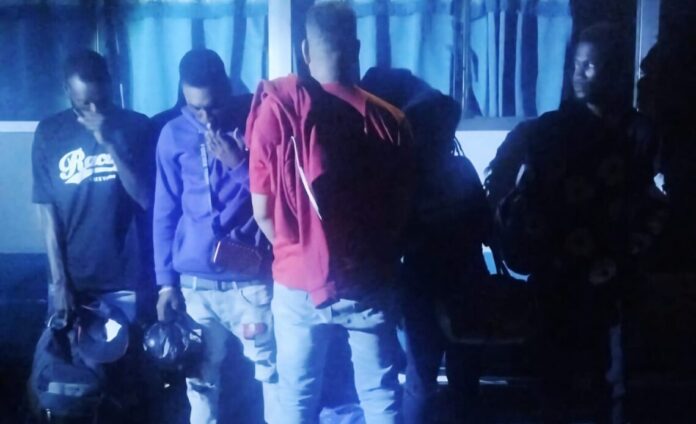 Ejército apresa a conductor que transportaba indocumentados en Montecristi