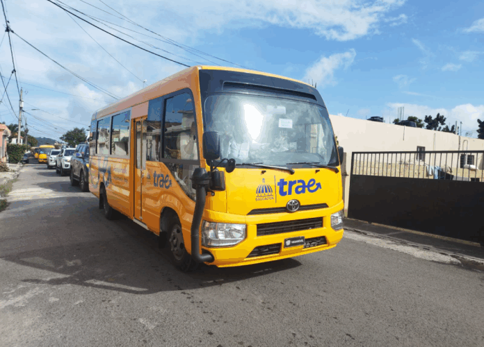 Padrastro culpa a TRAE de dejar niño afuera de escuela en Puerto Plata