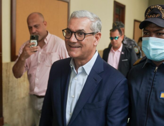 PLD excluye a Gonzalo Castillo de primera fase de reuniones con aspirantes presidenciales para 2028