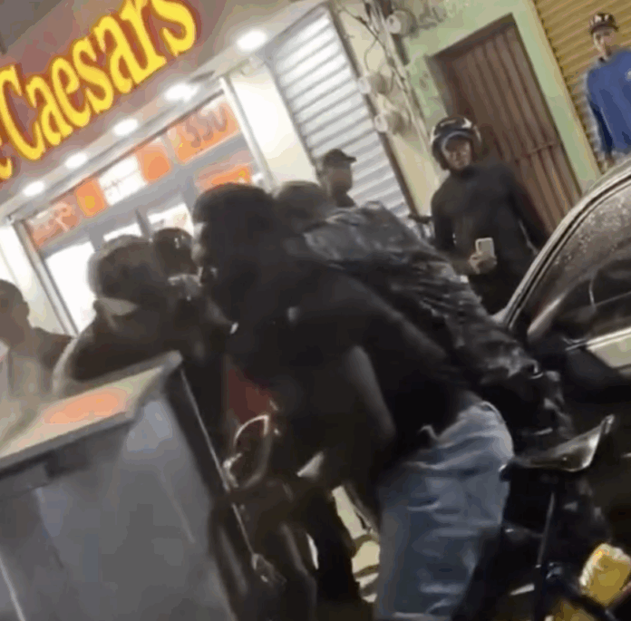 A macanazos le quitan triciclo a vendedor de maíz