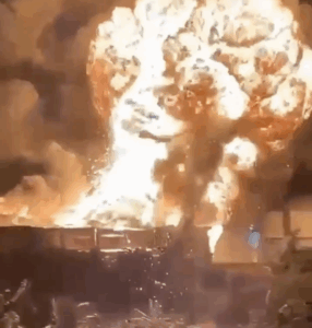 Incendio de gran magnitud consume fábrica de plásticos en Haina