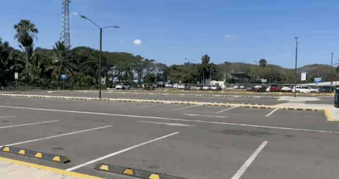 Parqueos del aeropuerto del Cibao ya no son para usuarios