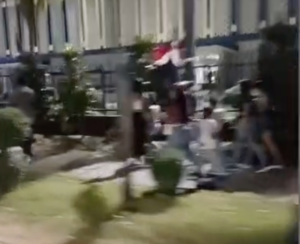 Indignación de ciudadana por el cierre del Metro de Santo Domingo en plena noche