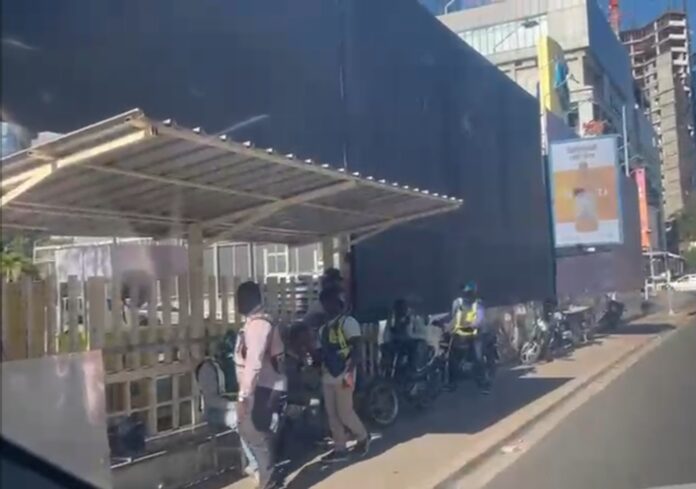 Denuncia ciudadana en parada de la Gustavo Mejía Ricart genera debate en redes