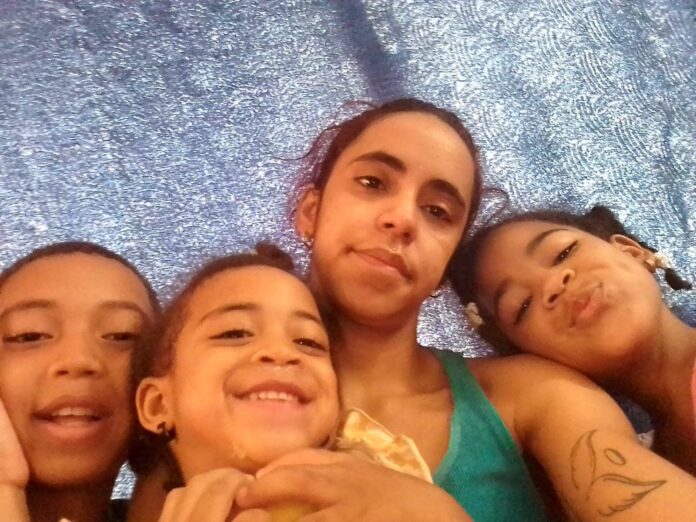 Madre con discapacidad denuncia abandono estatal y pide apoyo urgente para alimentar a sus tres hijos