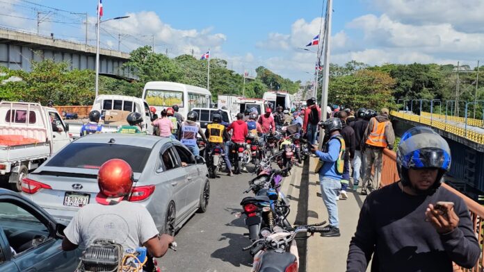 Tragedia en el puente Jacinto Peynado: Reportan motoristas caídos al río tras accidente