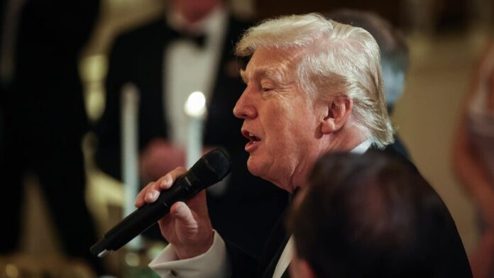 Según reportes, Trump considera ataque masivo en Irán para expulsar a sus líderes