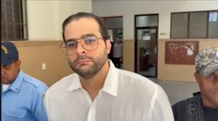 Imponen medida de coerción contra el abogado Joel Carlo Román en Puerto Plata por presunta estafa inmobiliaria