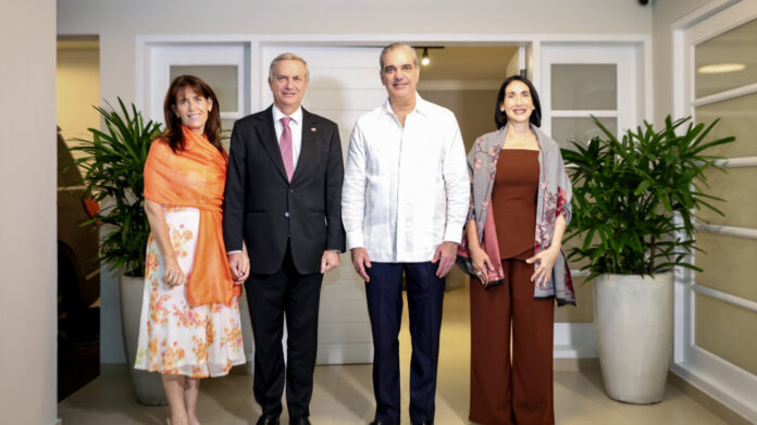 Abinader viaja a Chile para toma de posesión del mandatario electo