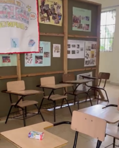 Solo en RD: El liceo funciona en funeraria en Blanco Arriba, Tenares