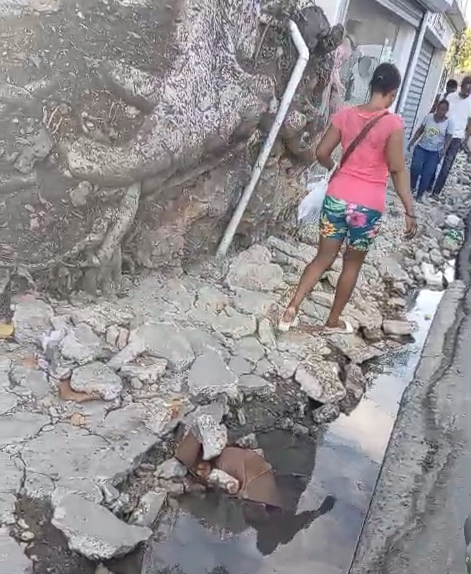 Residentes de El Café de Herrera denuncian riesgos por retrasos en reconstrucción de aceras