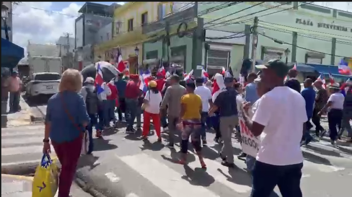 Marchan en Santiago contra permisos de exploración minera en cordillera Septentrional