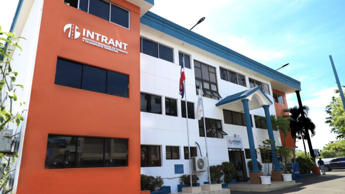 Extrabajadores vinculados al servicio del Intrant denuncian falta de pago de sus prestaciones laborales