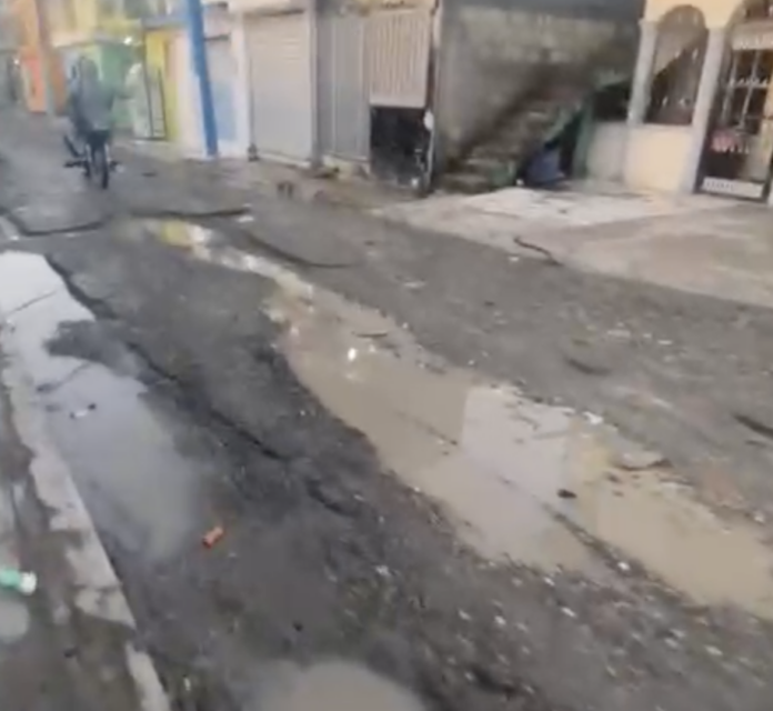 Residentes de Nuevo Amanecer denuncian 15 años de abandono en sus calles