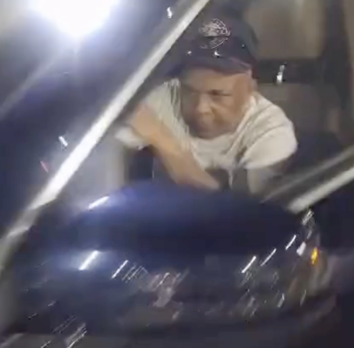 Choca, huye… y la placa delata todo